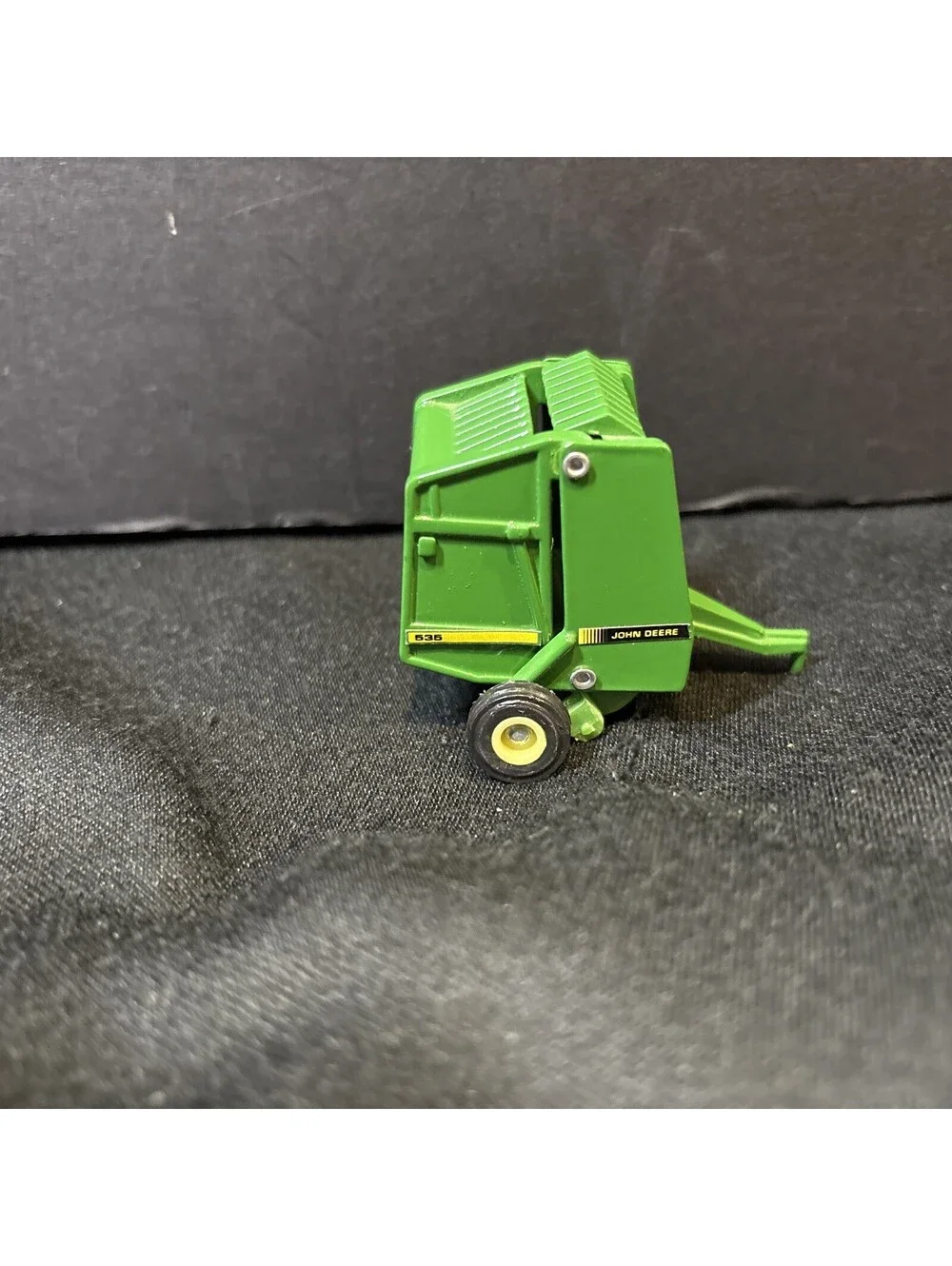 VTG ERTL  John Deere Round Baler #535 Die-cast  Green & Yellow Great Toy & Con.